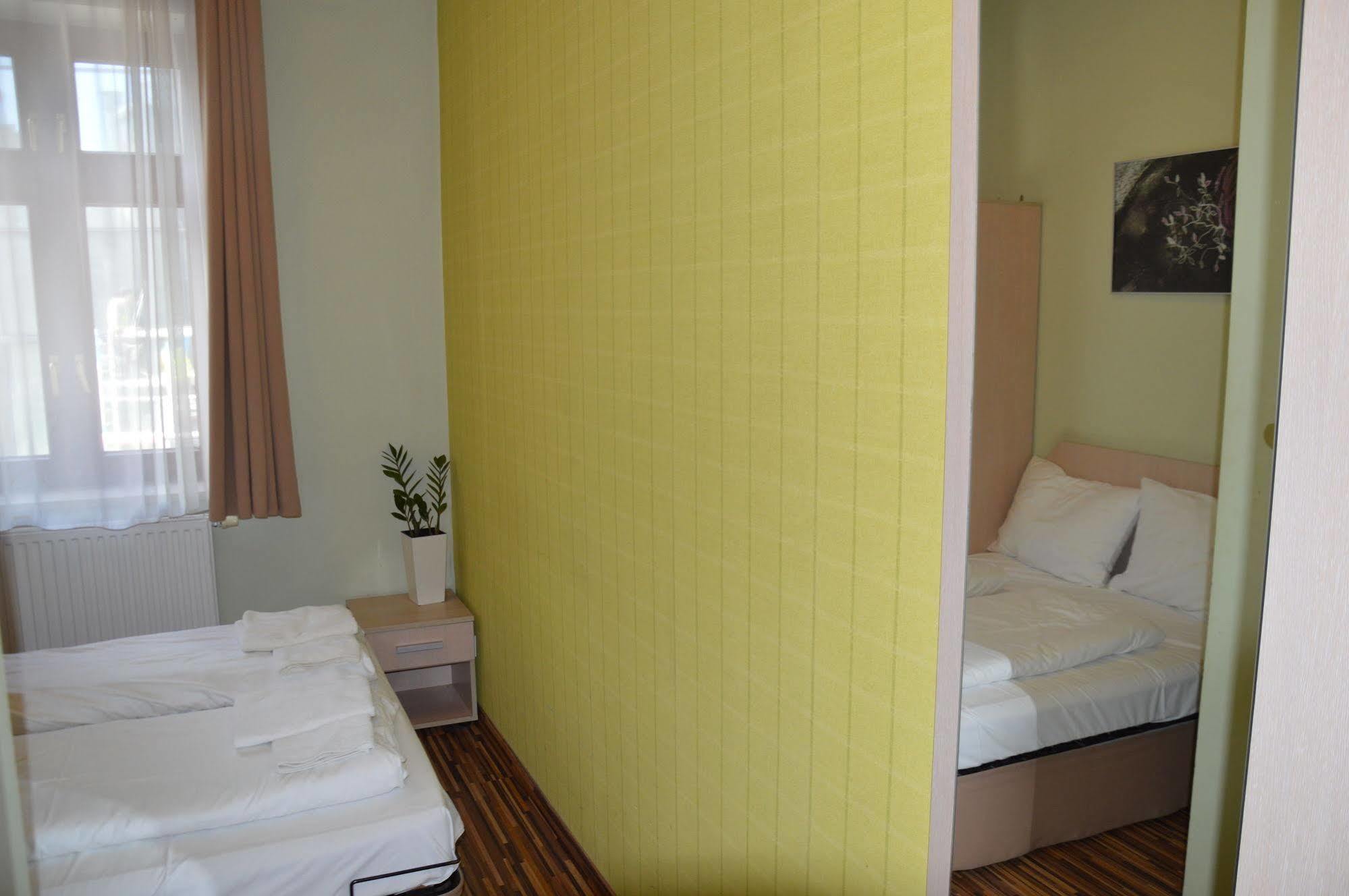 Great Polonia Dwarf Bed & Breakfast Vratislav